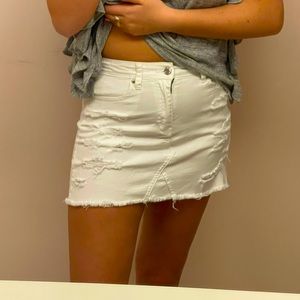 AMERICAN EAGLE white ripped jean skirt